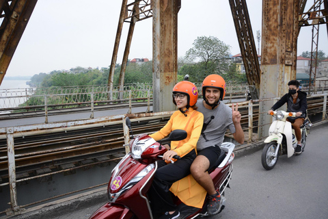 Hanoi: Private Instagram Tour by Motorbike with Female Guide