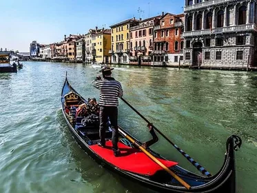 Venedig: Rialto Bridge Guided Tour und gemeinsame Gondelfahrt