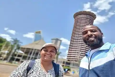 Nairobi Walking Tour, GiraffeCentre & Souvenir Shopping Tour