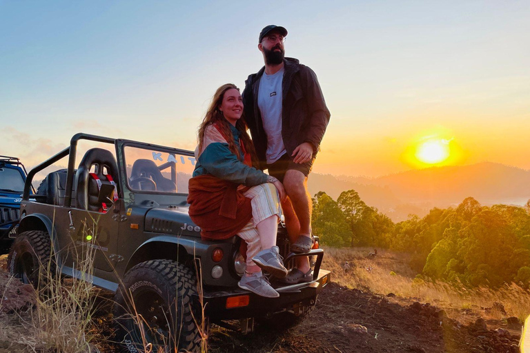 Ubud : Excursion en jeep au lever du soleil sur le Mont Batur et visite d&#039;une source d&#039;eau chaude naturelleExcursion en Jeep au lever du soleil avec transfert