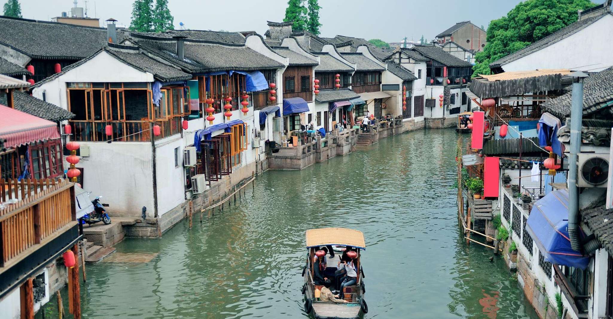 Shanghai:Old Town, Yu Garden, Zhujiajiao Water Town Bus Tour