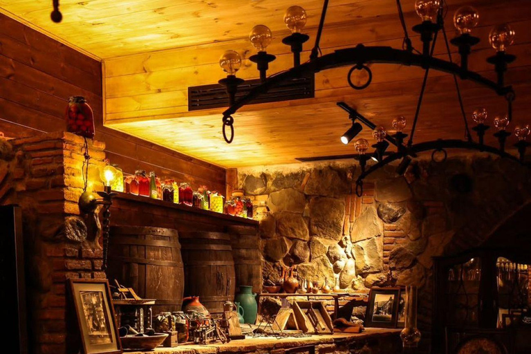 Tbilisi: Georgian Dinner, Wine & Folk Show with Pickup