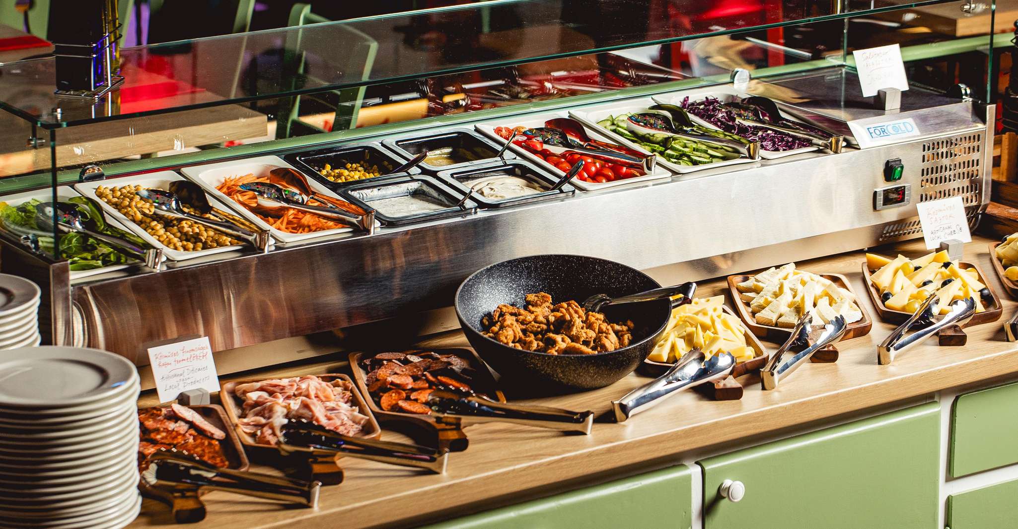 Budapest: Hungarian Dinner & Show with Unlimited Drinks photo 4