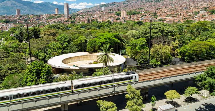 Medellín: Botanical Garden and Arvi Park City Tour