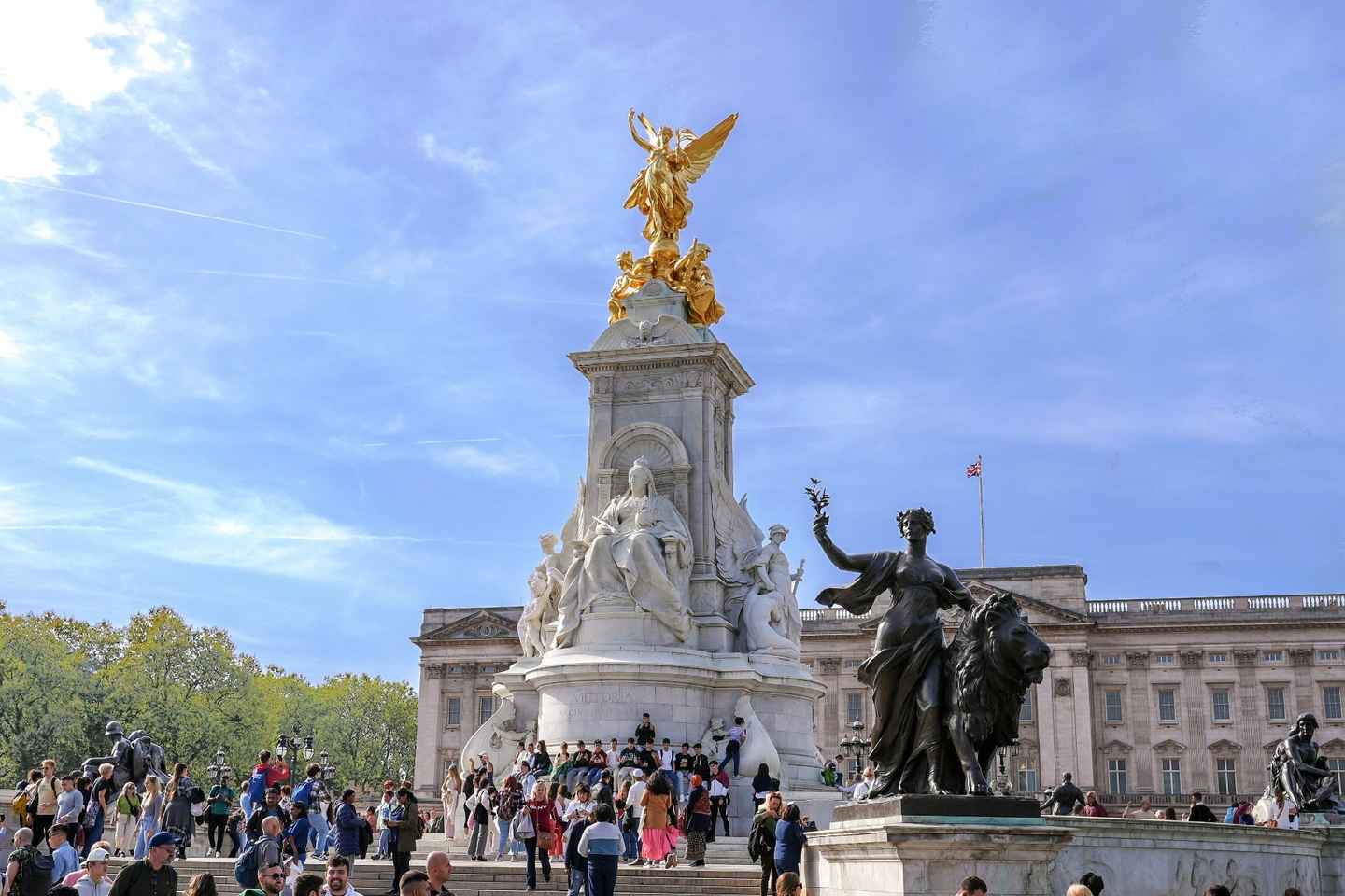 London: Royal Walking Tour and Buckingham Palace Audio Tour