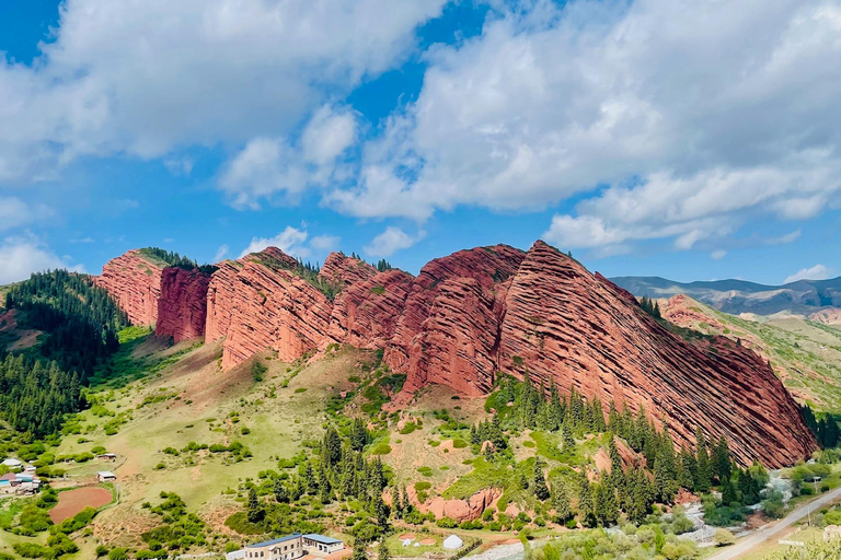 4 Days Issyk Kul Tour: Eagles, Yurts and Nomadic Traditions