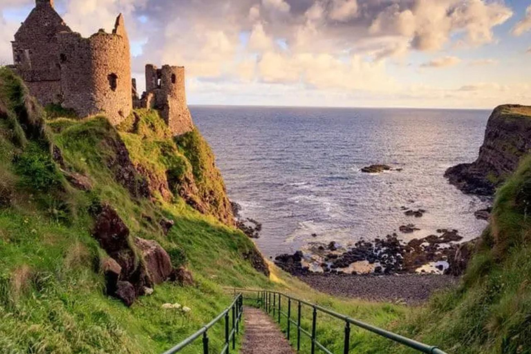 Noord-Ierland: dagtrip langs de Causeway Coastal RouteDagtocht langs de Causeway Coastal Route vanuit Derry