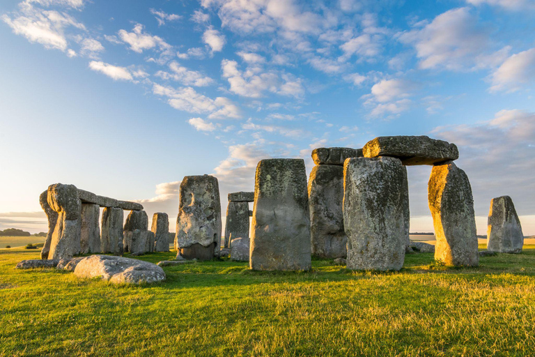 London: Stonehenge and Windsor Castle Day Trip