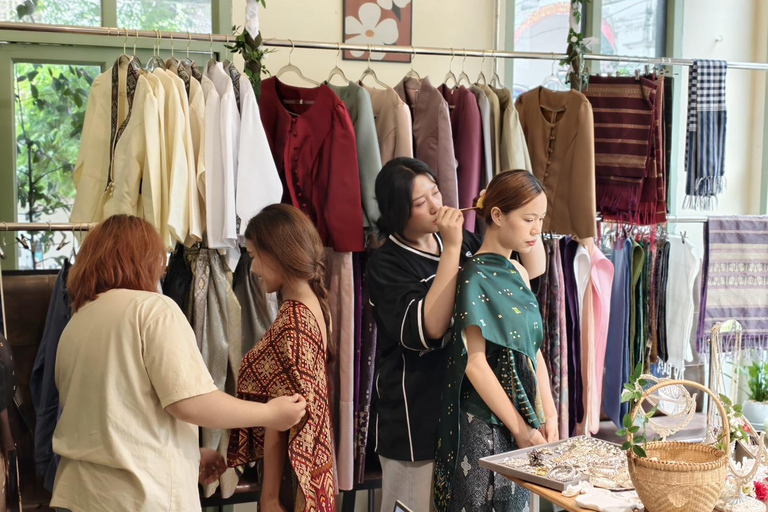 Vientiane: Traditional Lao Dress Rental and Photo Session