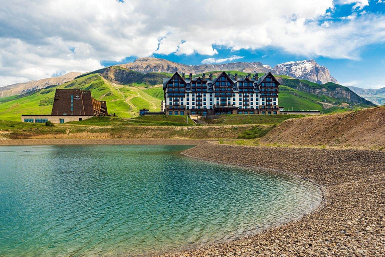 Baku to Shahdag Resort: Day Tour with Scenic Mountain Stops