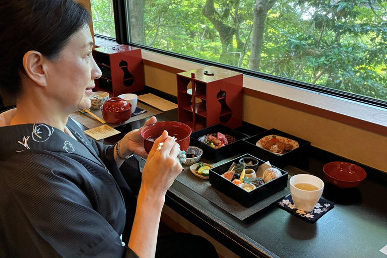 Kanazawa Wagashi Making, Kaiseki, Geisha & Samurai All Tour