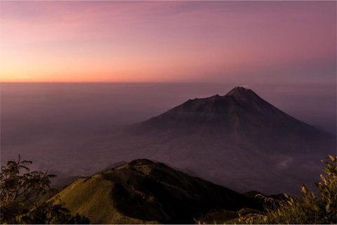 Depuis Yogyakarta : 14 heures de randonnée au Mont Merbabu avec tous les frais.Randonnée d&#039;une journée