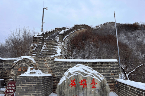 Beijing: Mutianyu Great Wall Tour with Photographer 1-Hour Follow Shoot+15 Retouched Photos