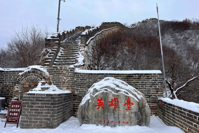 Beijing: Mutianyu Great Wall Tour with Photographer 1-Hour Follow Shoot+15 Retouched Photos