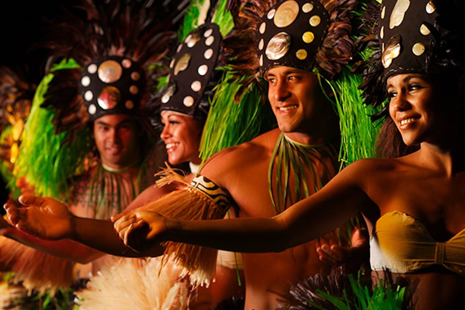 Kauai: Cena Buffet con Barra Libre y Espectáculo Luau Kalamaku