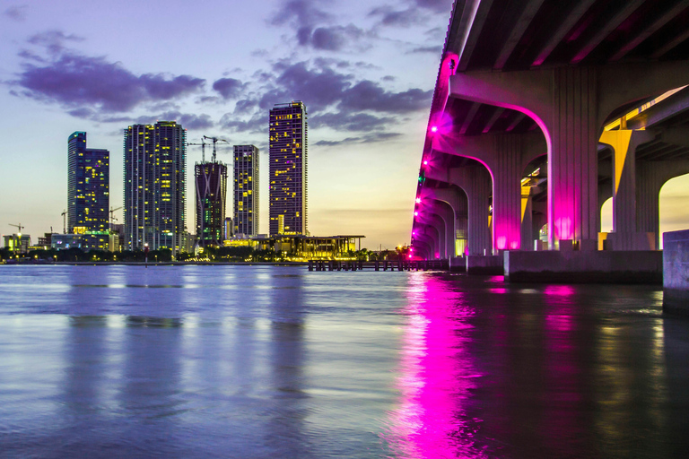 Miami: Sunset Cruise with Open Bar & Skyline Views