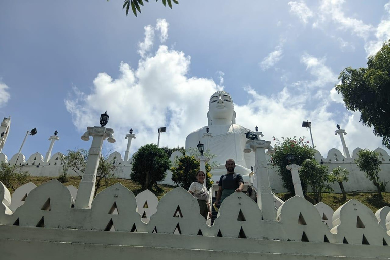 Kandy: Guided City Tour with Lunch and Cultural Dance Show