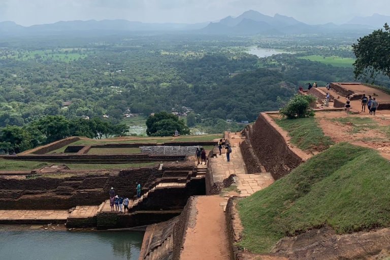 Negombo : Excursion d'une journée au rocher de Sigiriya et au parc national de Minneriya