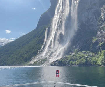 Ålesund-Geiranger-Ålesund Fjord Tour (2 uur in Geiranger)