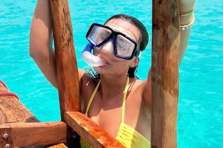 زنجبار: جولة خاصة في جزيرة منيمبا المرجانيةجولة خاصة بدون استلام أو توصيل من الفندق بدون غداء