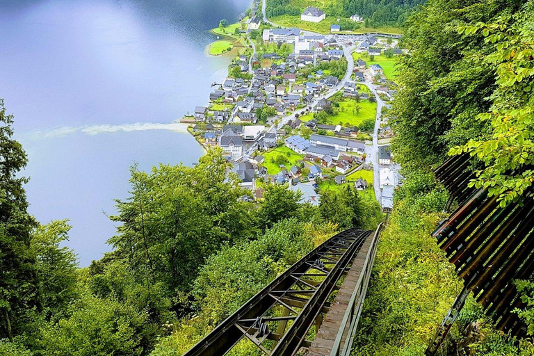 Vanuit Wenen: Dagtocht naar Hallstatt en Salzburg &amp; Rondvaart