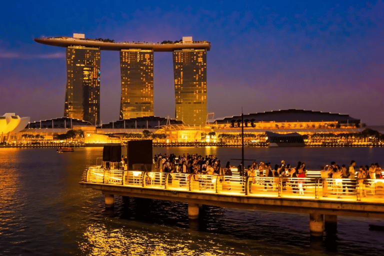 Tour noturno de assinatura: Passeio pela Marina com provas de comidaJunta-te ao grupo