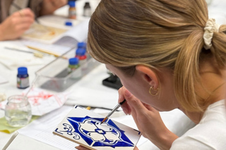 Porto: Tile Painting Workshop with Porto Wine - Sé do Porto