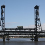 Newcastle: Hunter River Discovery Cruise with Lunch