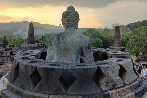 Yogyakarta: tour del Palazzo del Sultano, Borobudur e tramontoYogyakarta: Palazzo del Sultano, Borobudur e tour al tramonto