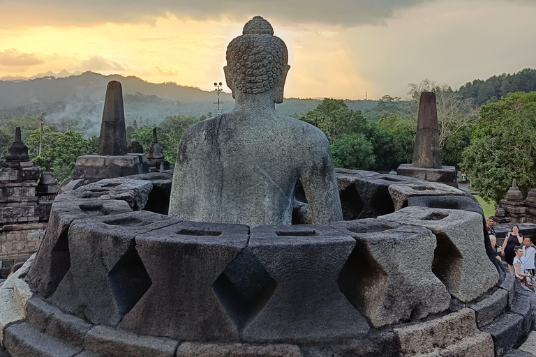 Yogyakarta: tour del Palazzo del Sultano, Borobudur e tramontoYogyakarta: Palazzo del Sultano, Borobudur e tour al tramonto