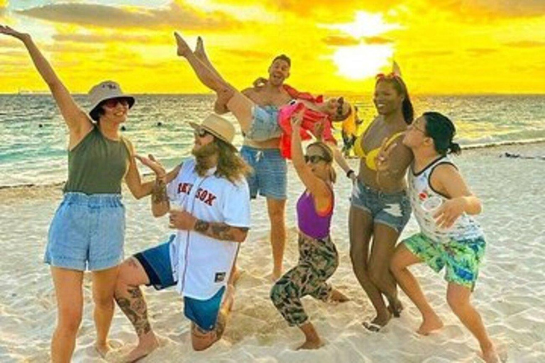 Riviera Maya: Isla Contoy and Isla Mujeres Full-Day Tour