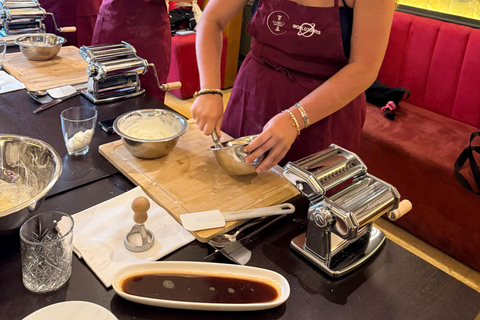 Segredos napolitanos: aula de massa e tiramisù para amantes da gastronomiaSegredos Napolitanos: Aula de Massa e Tiramisù para quem curte comida