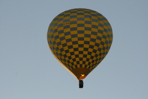 Kapadocja: Lot balonem o wschodzie słońca o wschodzie słońcaBalon na ogrzane powietrze o wschodzie słońca — opcja standardowa