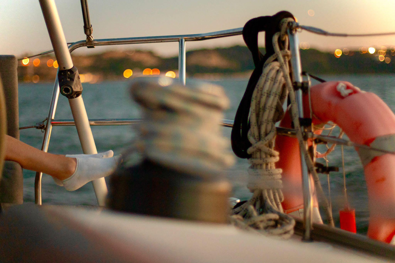 Lisbon 2 Hours Sailing Day Tour and Cruise With Drinks Lisbon: 2H Sailing Day and Cruise Tour