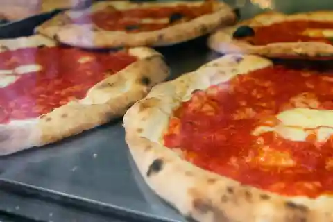 Naples: guided tour of Spaccanapoli and street-food tasting