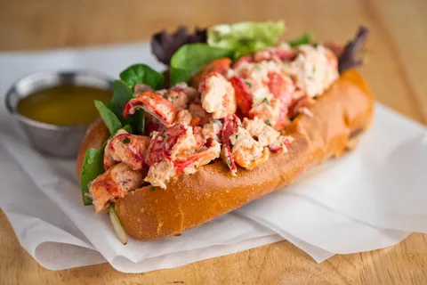 Boston: Seafood Tasting & Historical Walking Tour