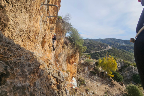 Von Estepona aus: Vía Ferrata de Casares - geführte Klettertour