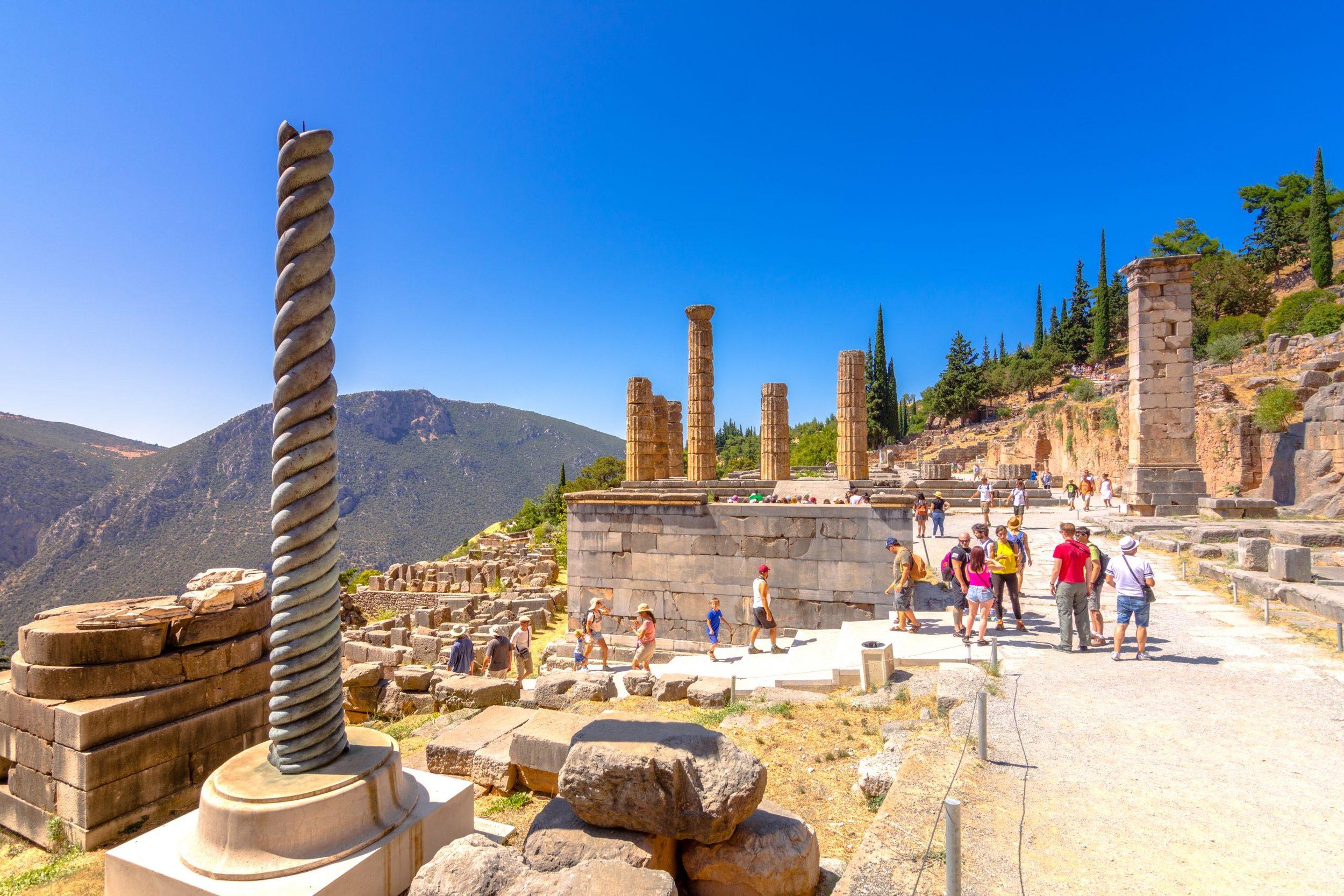 Tagestour von Athen zum Orakel von Delphi und ins antike Korinth.
