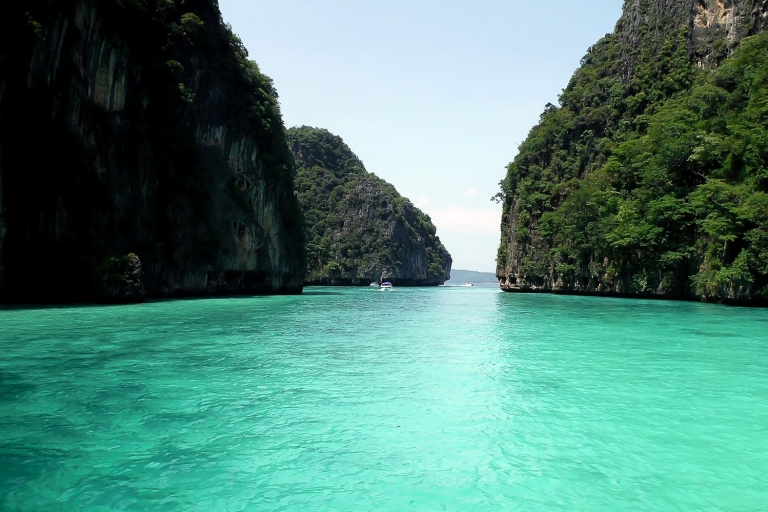 Phuket : Visite des îles Phi Phi en bateau rapide et déjeuner buffetDepuis Phuket : îles Phi Phi en hors-bord et déjeuner buffet