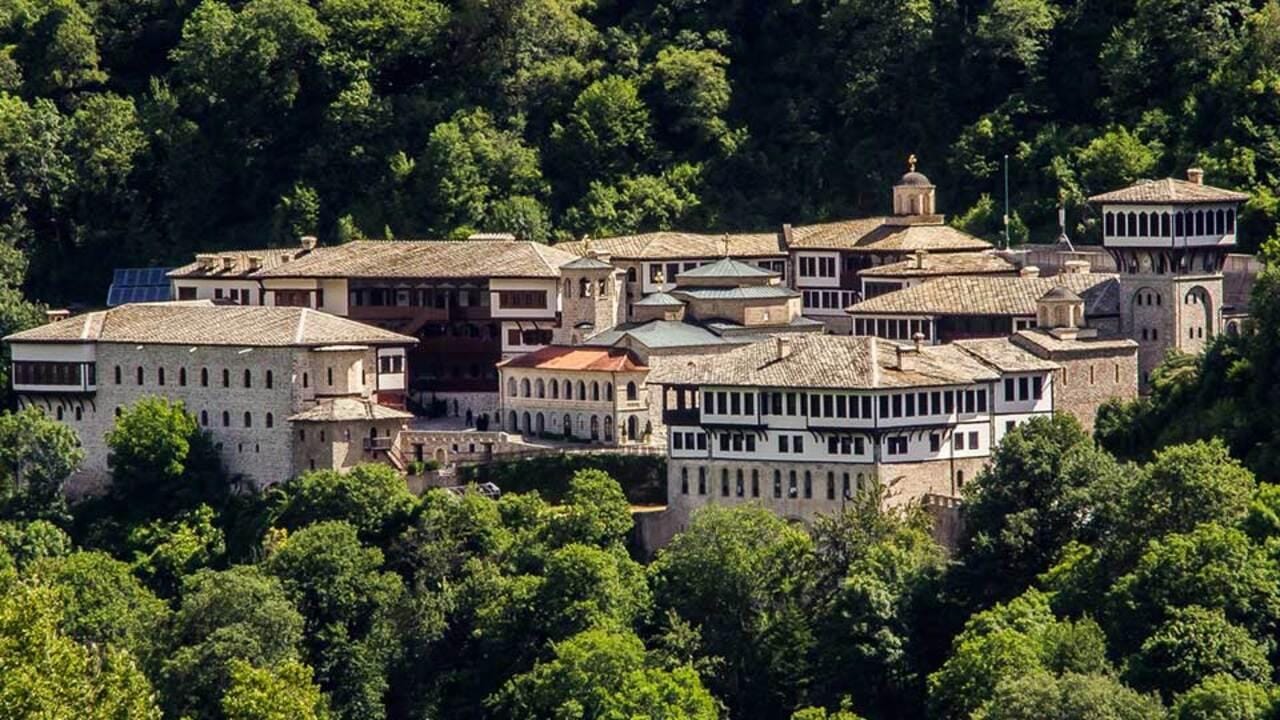 Ab Tirana: Tagestour zum Bigorski-Kloster und nach Peshkopi