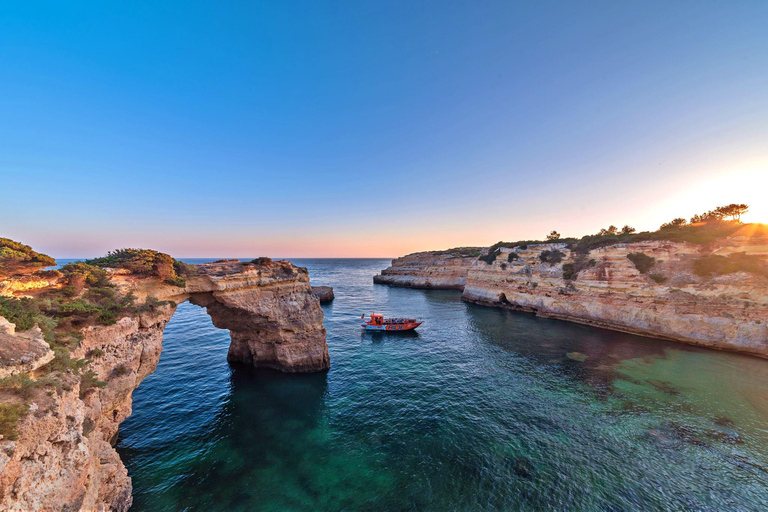 Von Albufeira aus: Benagil-Höhlen-Sonnenuntergangskreuzfahrt