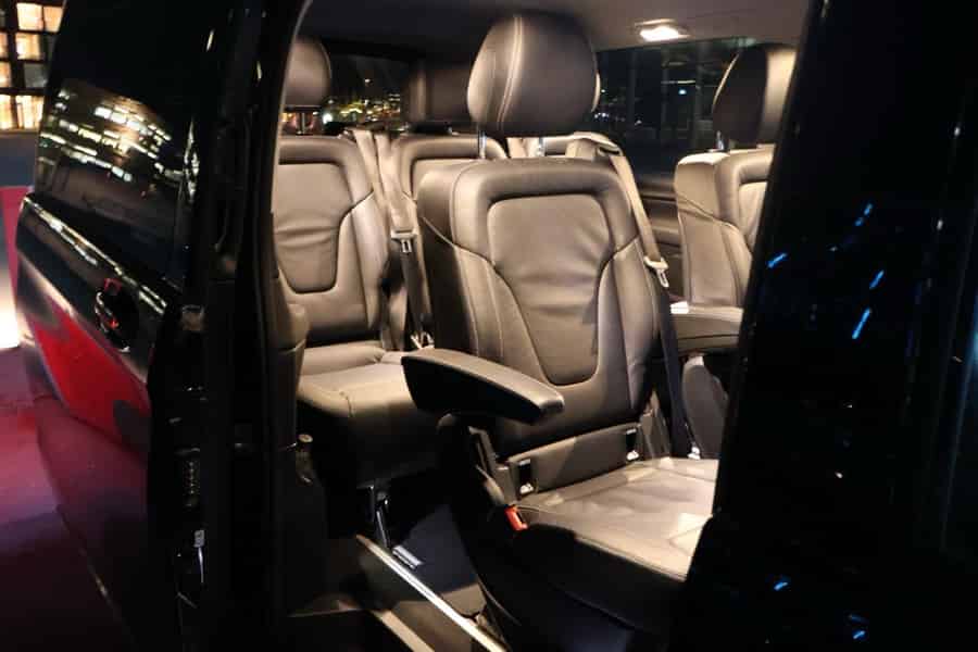 Flughafen Keflavik (KEF): Privater Transfer nach/von Reykjavik. Foto: GetYourGuide