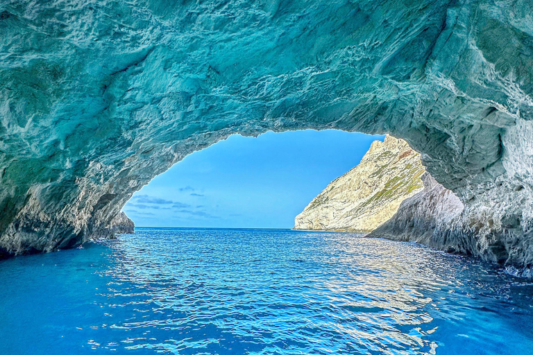 Tour privado Naufragio y cuevas azules máx. 10 personasExcursión Exclusiva por Tierra y Mar a los Pecios del Noroeste y las Cuevas Azules