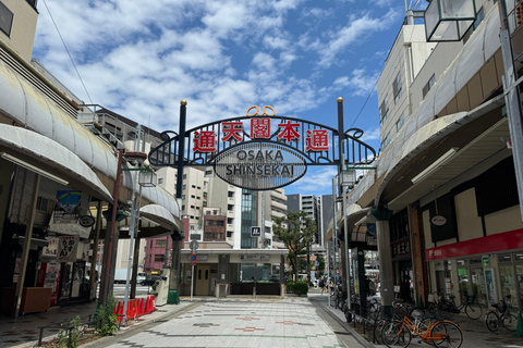 Osaka: Wycieczka kulinarna Retro Shinsekai z lokalnymi potrawami ulicznymiOsaka: Wycieczka kulinarna w Shinsekai, 3 godziny (jedzenie wliczone w cenę)