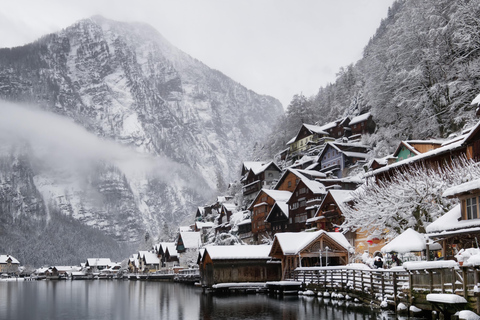 Il paese delle meraviglie in inverno Hallsttat attraverso il paese delle fiabe