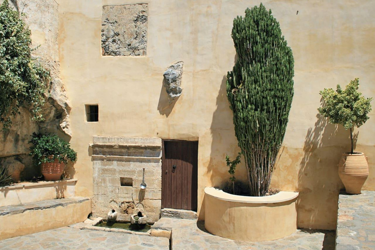 Desde Elounda: recorrido privado por los monumentos cristianos de CretaTour en limusina o SUV de 3 asientos