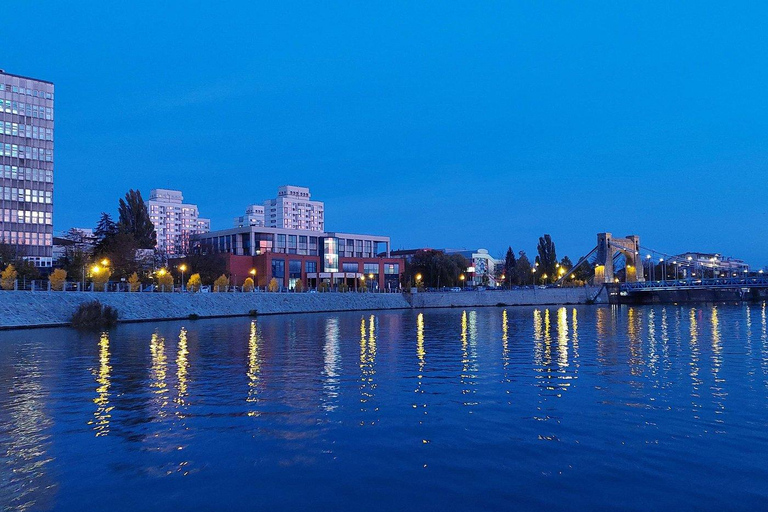Wroclaw: Sunset Catamaran Cruise with Drink and Music