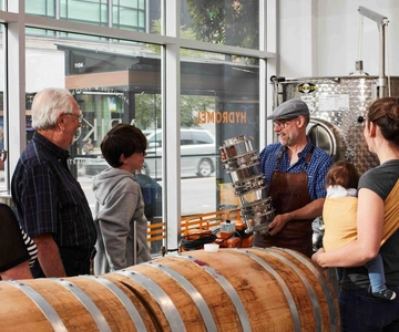Quebec City: Honey and Distillery Tour with Tasting