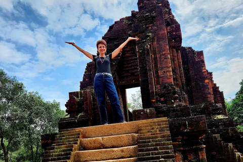 Hoi An: My Son Sanctuary Tour with Sunset Cruise Boat Ride