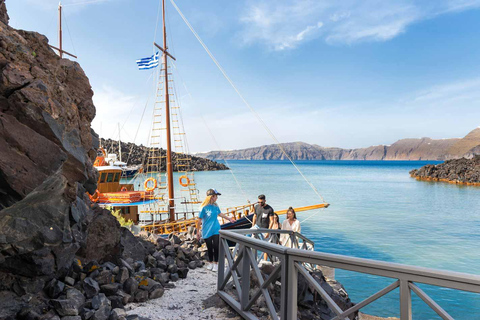 Santorini: Volcano, Hot Springs, and Thirasia Boat Tour With pick-up